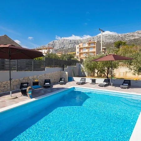 Kastel Sucurac Sleeps 16 With Pool Air Con And Wifi Willa Kaštela