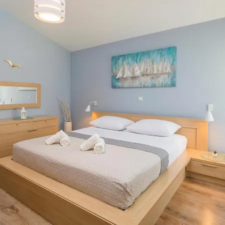 Kastel Sucurac Sleeps 16 With Pool Air Con And Wifi