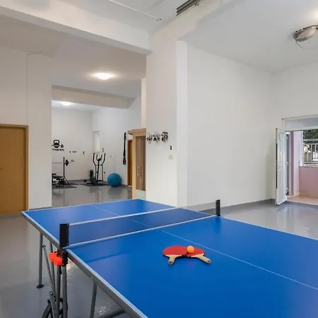 Kastel Sucurac Sleeps 16 With Pool Air Con And Wifi