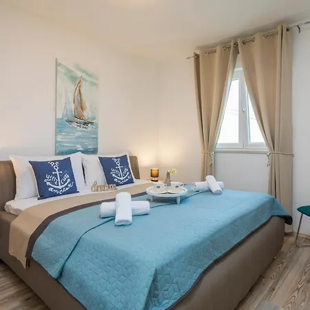 Kastel Sucurac Sleeps 16 With Pool Air Con And Wifi Willa *