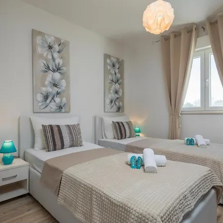 Kastel Sucurac Sleeps 16 With Pool Air Con And Wifi *