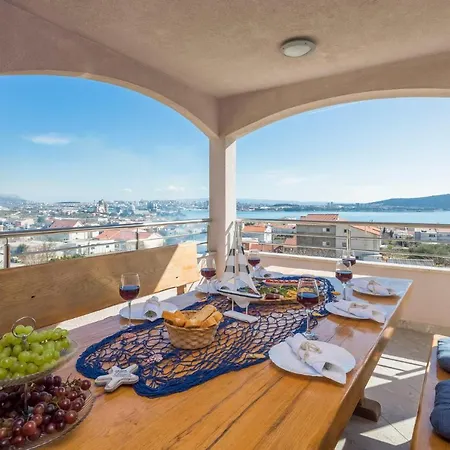 Willa Kastel Sucurac Sleeps 16 With Pool Air Con And Wifi Kaštela