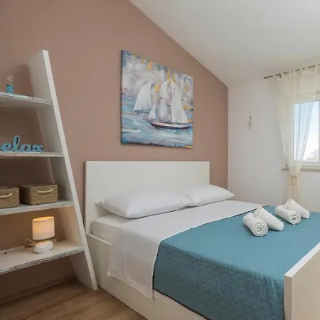 Kastel Sucurac Sleeps 16 With Pool Air Con And Wifi *