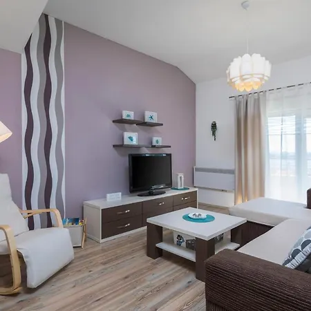 Kastel Sucurac Sleeps 16 With Pool Air Con And Wifi Willa *