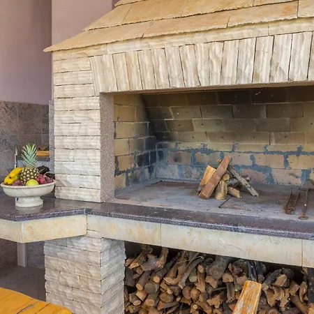 Kastel Sucurac Sleeps 16 With Pool Air Con And Wifi Kaštela