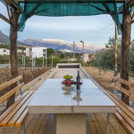 Kastel Sucurac Sleeps 16 With Pool Air Con And Wifi